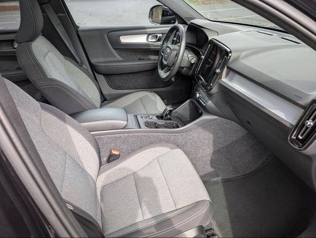 Photo of 2025 Onyx Black Volvo XC40