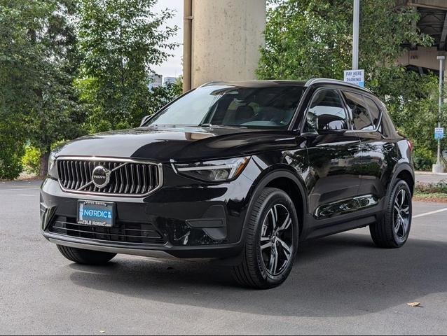Photo of 2025 Onyx Black Volvo XC40