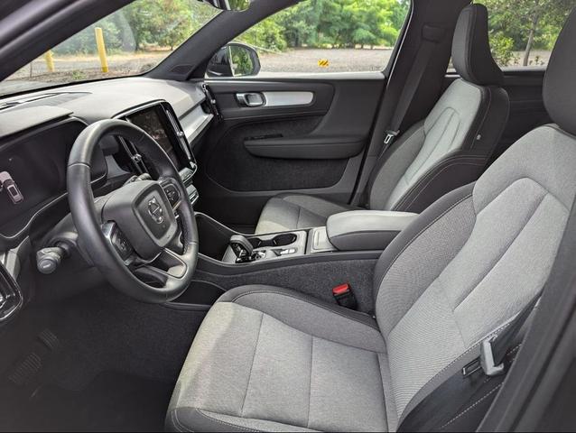 Photo of 2025 Onyx Black Volvo XC40
