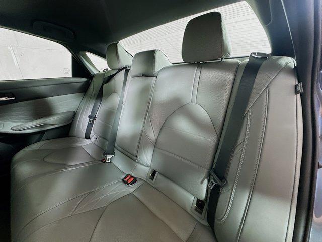 Photo of 2019 Harbor Gray Metallic Toyota Avalon Hybrid