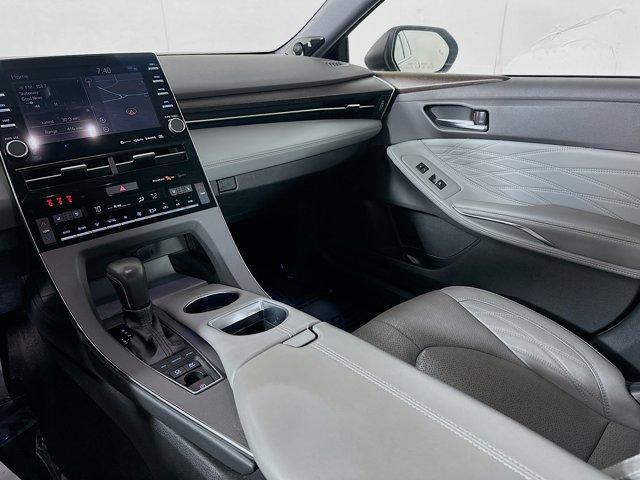 Photo of 2019 Harbor Gray Metallic Toyota Avalon Hybrid