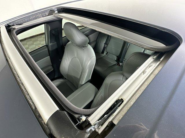 Photo of 2019 Harbor Gray Metallic Toyota Avalon Hybrid
