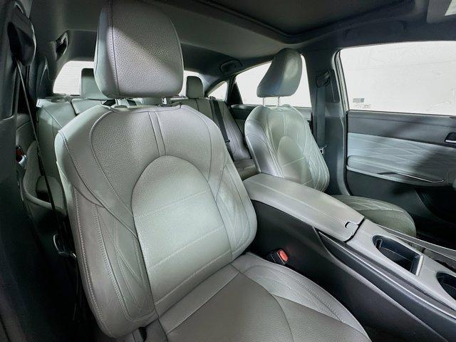Photo of 2019 Harbor Gray Metallic Toyota Avalon Hybrid