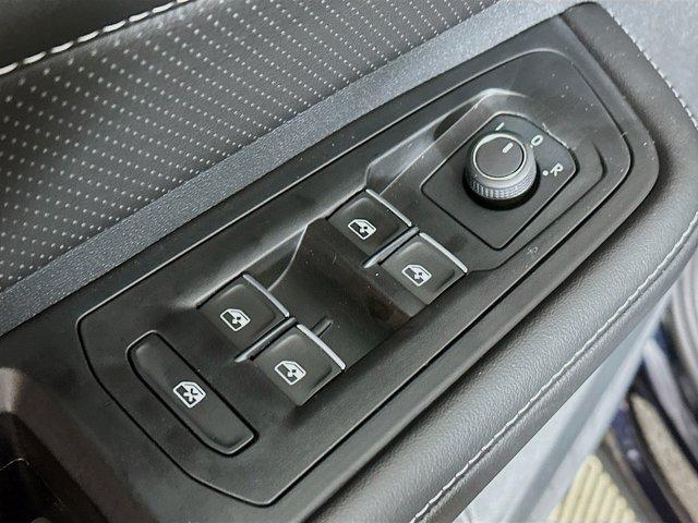 Photo of 2025 Deep Black Pearl Effect Volkswagen Atlas