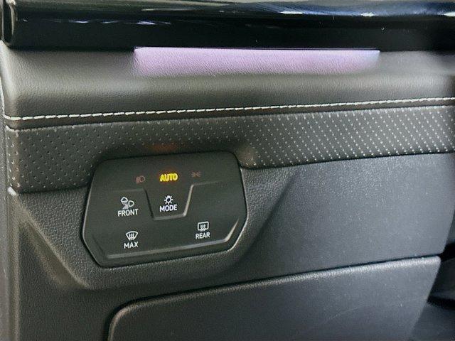 Photo of 2025 Deep Black Pearl Effect Volkswagen Atlas