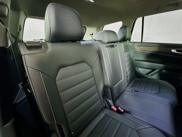 Photo of 2025 Deep Black Pearl Effect Volkswagen Atlas