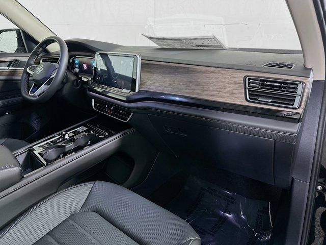 Photo of 2025 Deep Black Pearl Effect Volkswagen Atlas