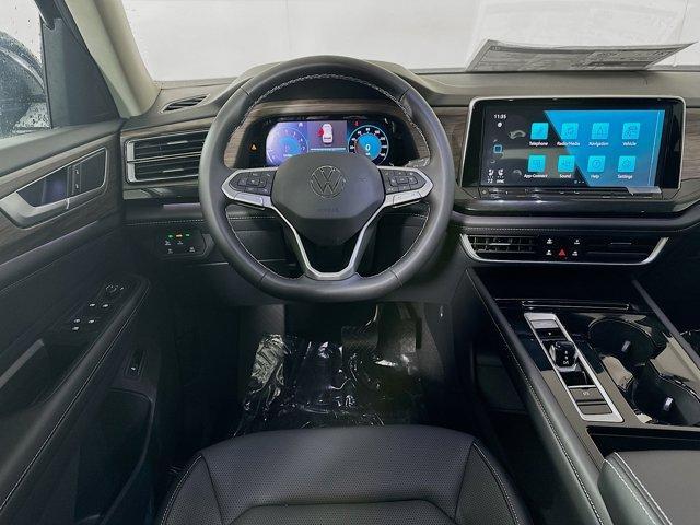 Photo of 2025 Deep Black Pearl Effect Volkswagen Atlas