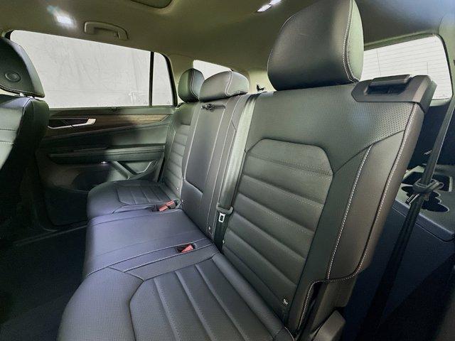Photo of 2025 Deep Black Pearl Effect Volkswagen Atlas