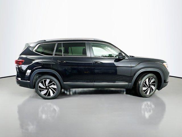 Photo of 2025 Deep Black Pearl Effect Volkswagen Atlas