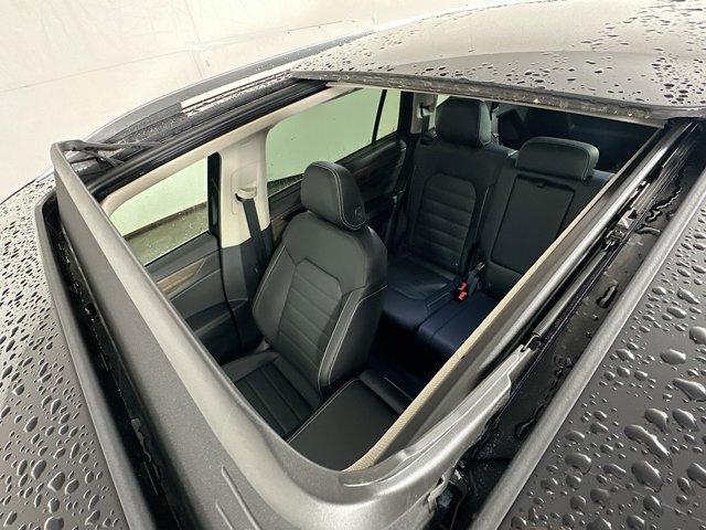 Photo of 2025 Deep Black Pearl Effect Volkswagen Atlas