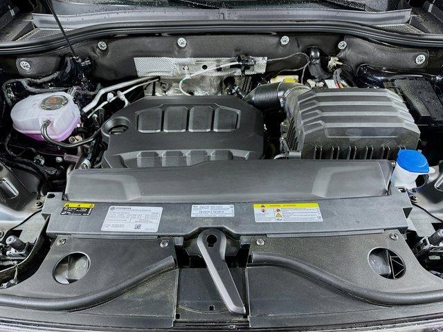 Photo of 2025 Deep Black Pearl Effect Volkswagen Atlas
