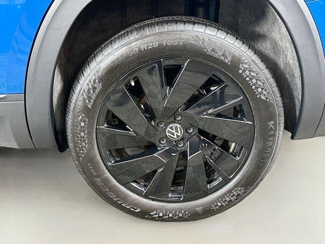 Photo of 2025 Mountain  Lake Blue Volkswagen Atlas