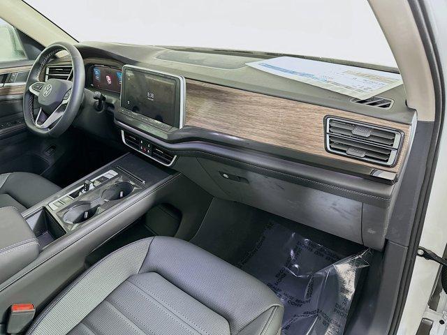 Photo of 2025 Opal White Pearl Effect Volkswagen Atlas