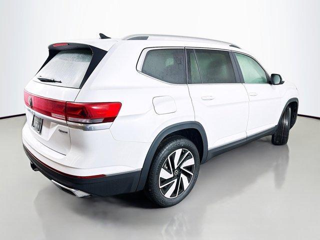 Photo of 2025 Opal White Pearl Effect Volkswagen Atlas