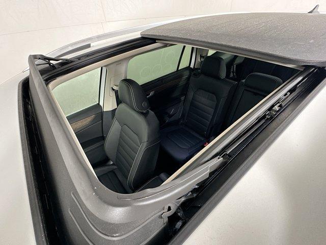 Photo of 2025 Opal White Pearl Effect Volkswagen Atlas