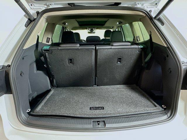 Photo of 2025 Opal White Pearl Effect Volkswagen Atlas