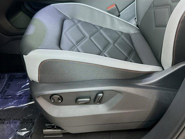 Photo of 2025 Deep Black Pearl Effect Volkswagen Atlas