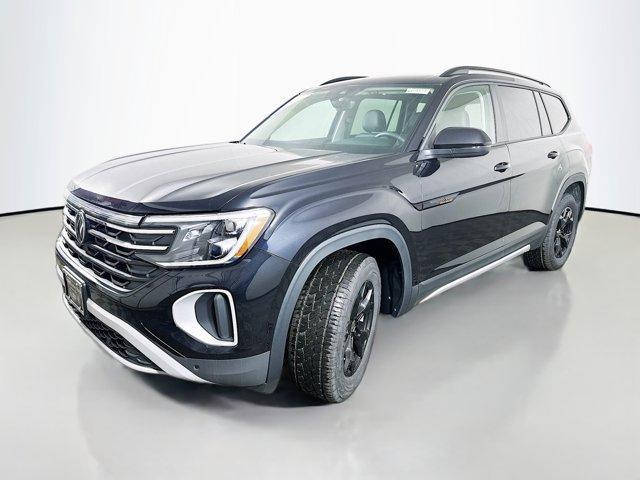 Photo of 2025 Deep Black Pearl Effect Volkswagen Atlas