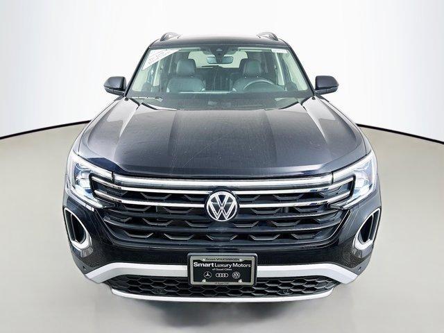 Photo of 2025 Deep Black Pearl Effect Volkswagen Atlas