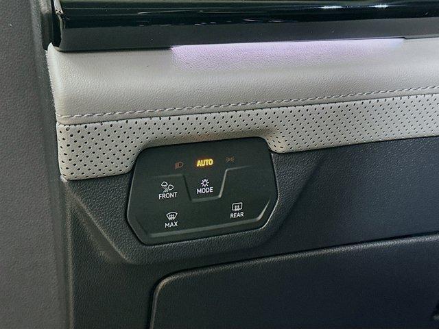 Photo of 2025 Deep Black Pearl Effect Volkswagen Atlas