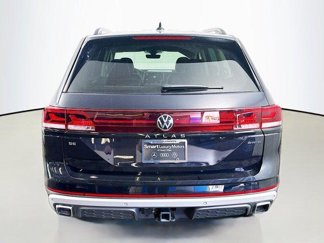 Photo of 2025 Deep Black Pearl Effect Volkswagen Atlas