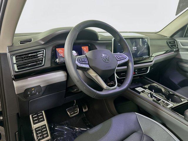 Photo of 2025 Deep Black Pearl Effect Volkswagen Atlas