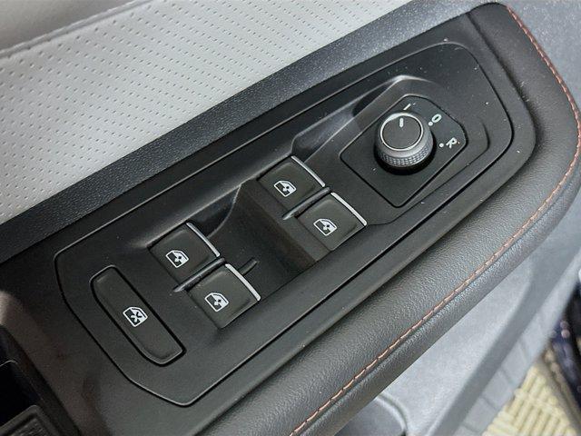 Photo of 2025 Deep Black Pearl Effect Volkswagen Atlas