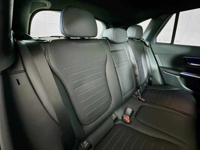 Photo of 2025 Polar White Mercedes-Benz GLC 350e