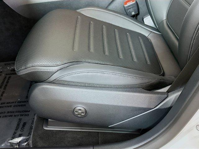 Photo of 2025 Polar White Mercedes-Benz GLC 350e