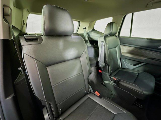 Photo of 2022 Deep Black Pearl Effect Volkswagen Atlas