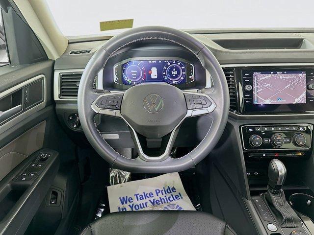 Photo of 2022 Deep Black Pearl Effect Volkswagen Atlas