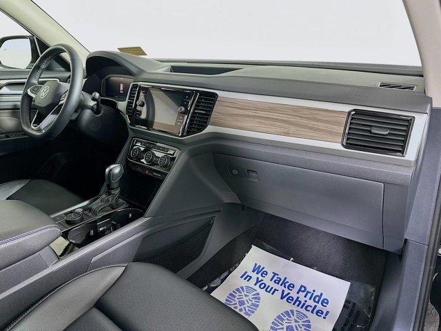 Photo of 2022 Deep Black Pearl Effect Volkswagen Atlas