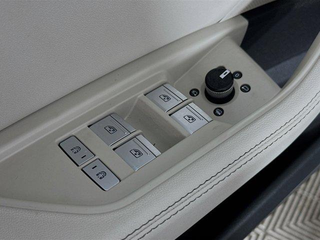 Photo of 2024 Glacier White Metallic Audi Q8 e-tron