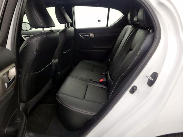 Photo of 2015 White Lexus CT 200h