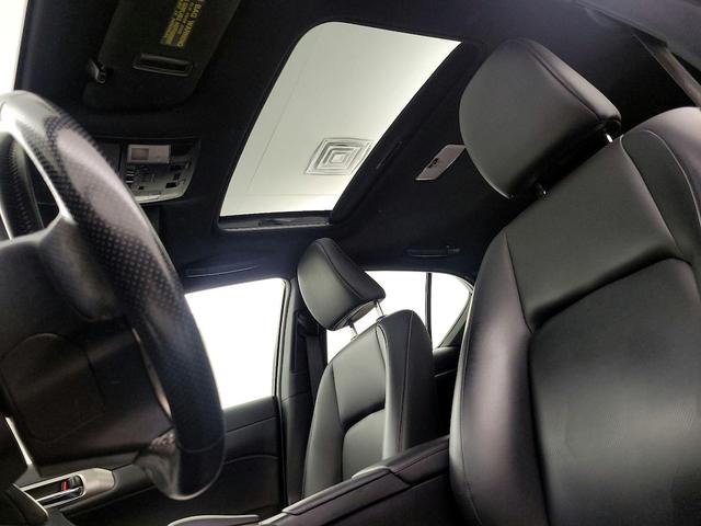 Photo of 2015 White Lexus CT 200h