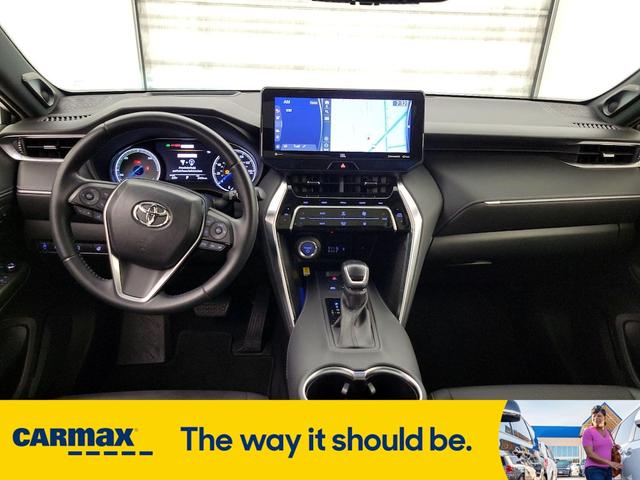 Photo of 2021 White Toyota Venza