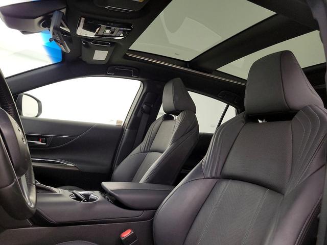 Photo of 2021 White Toyota Venza