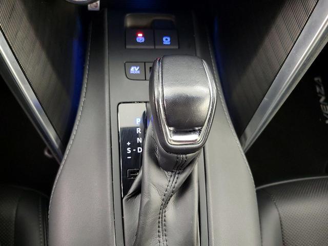 Photo of 2021 White Toyota Venza