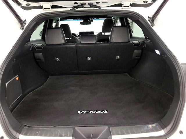 Photo of 2021 White Toyota Venza