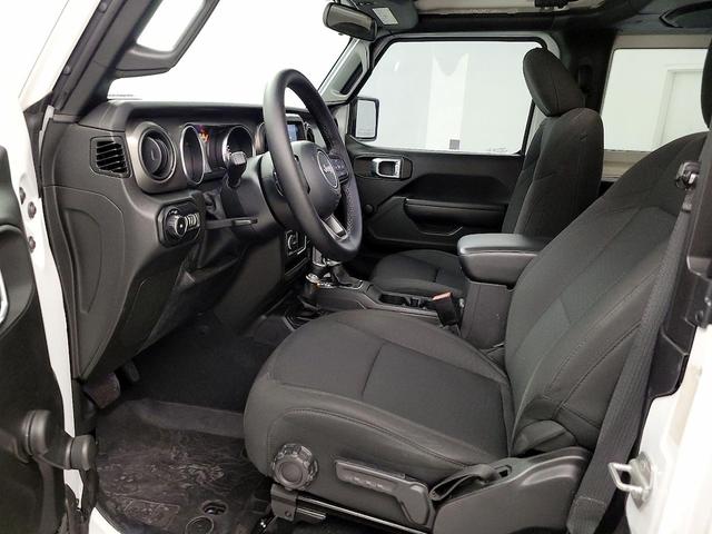 Photo of 2022 White Jeep Wrangler