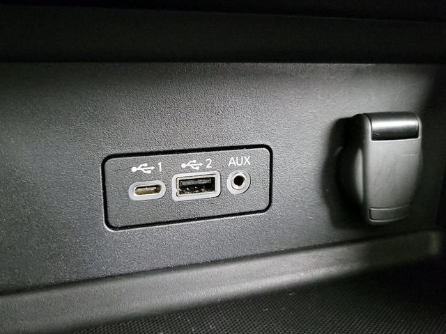 Photo of 2022 White Nissan Sentra