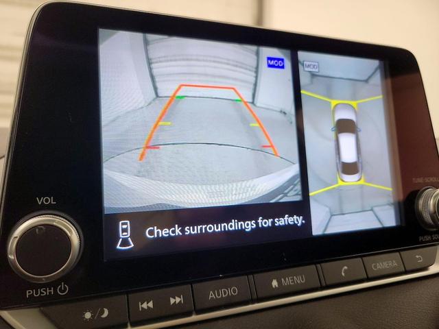 Photo of 2022 White Nissan Sentra