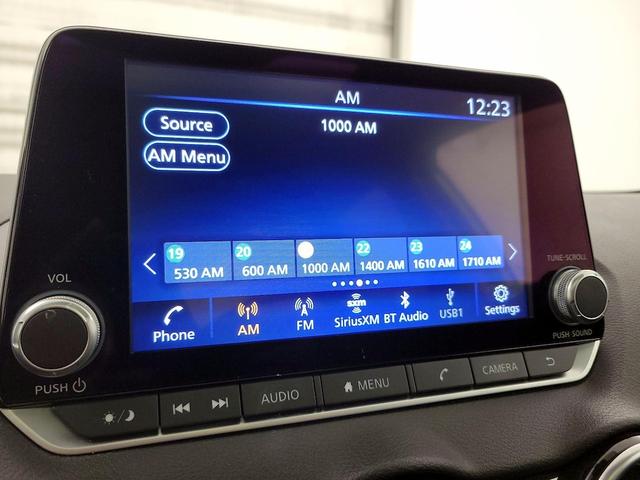 Photo of 2022 White Nissan Sentra