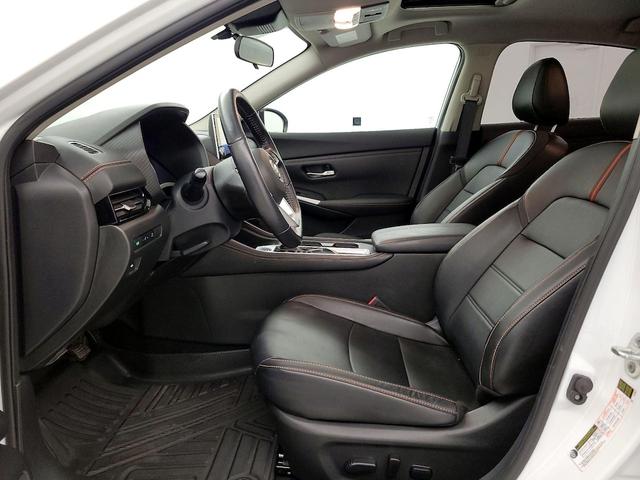 Photo of 2022 White Nissan Sentra