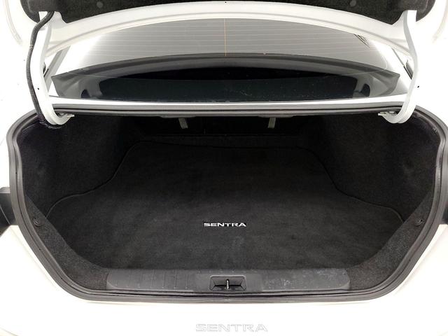 Photo of 2022 White Nissan Sentra
