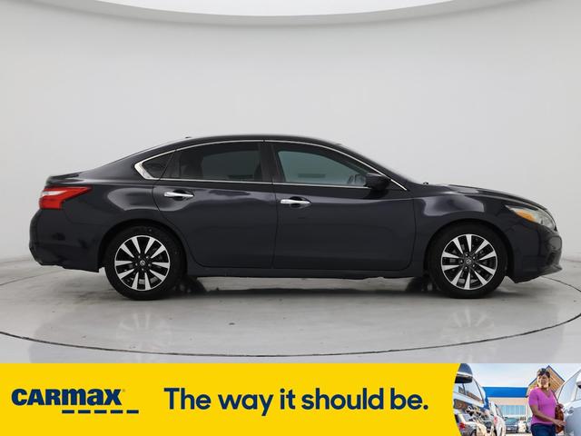 Photo of 2017 Gray Nissan Altima