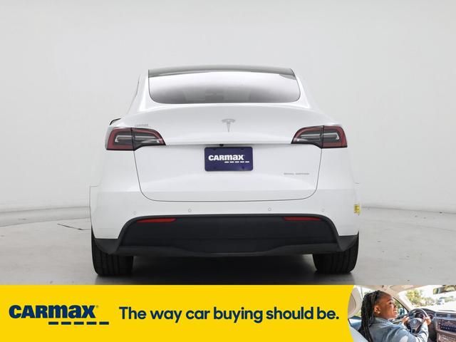 Photo of 2021 White Tesla Model Y