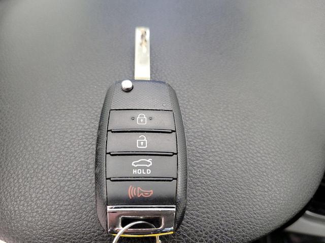 Photo of 2021 White Kia Rio