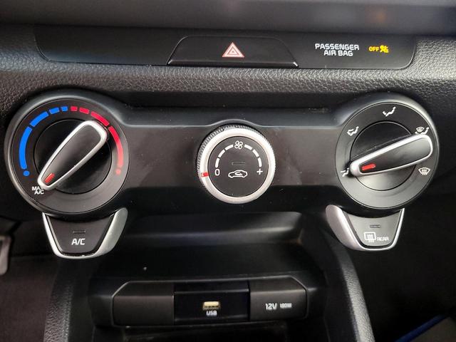 Photo of 2021 White Kia Rio